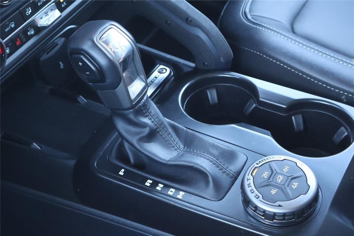 2025 Ford Bronco - Image 23