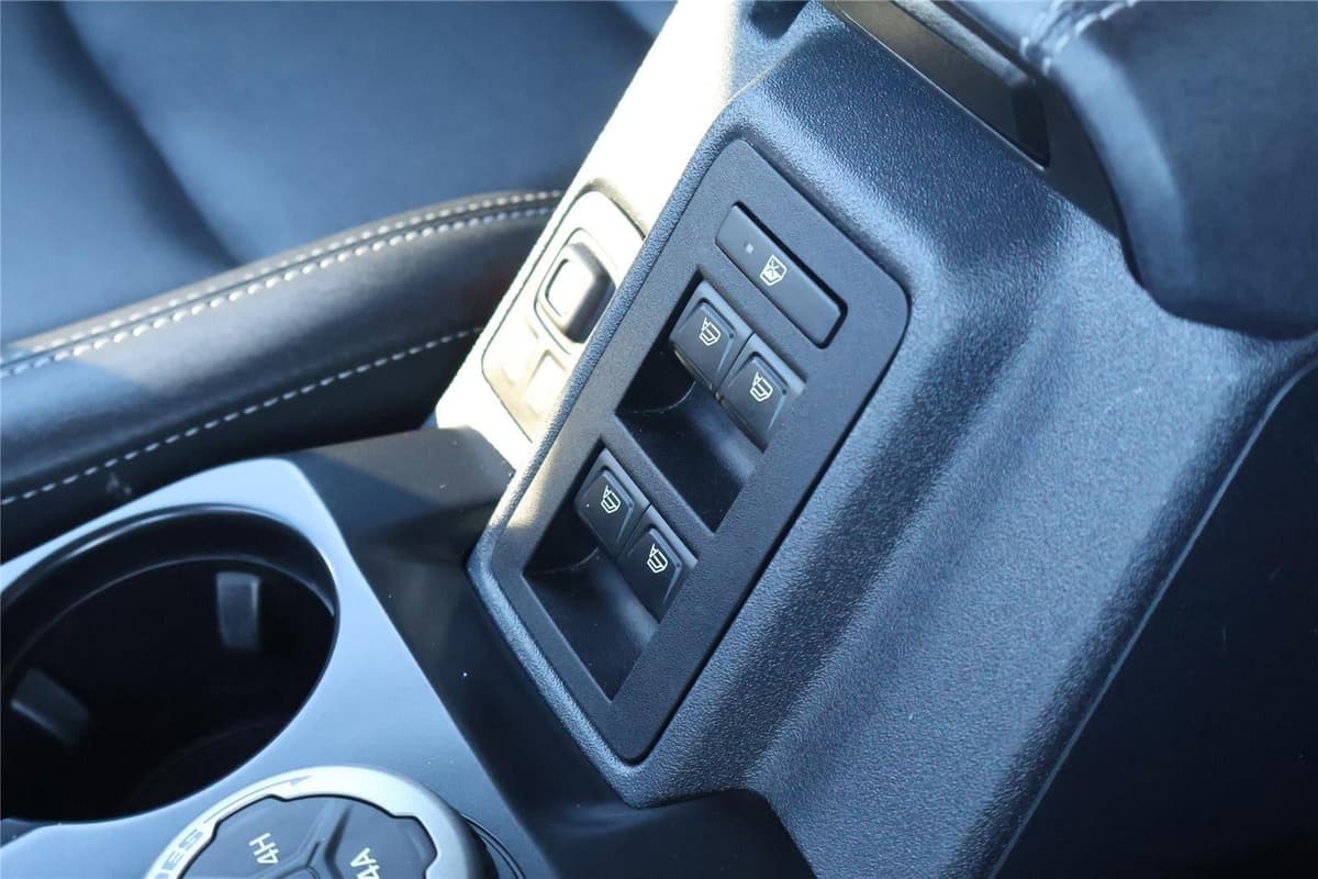 2025 Ford Bronco - Image 24