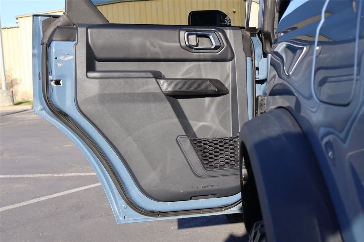 2025 Ford Bronco - Image 28