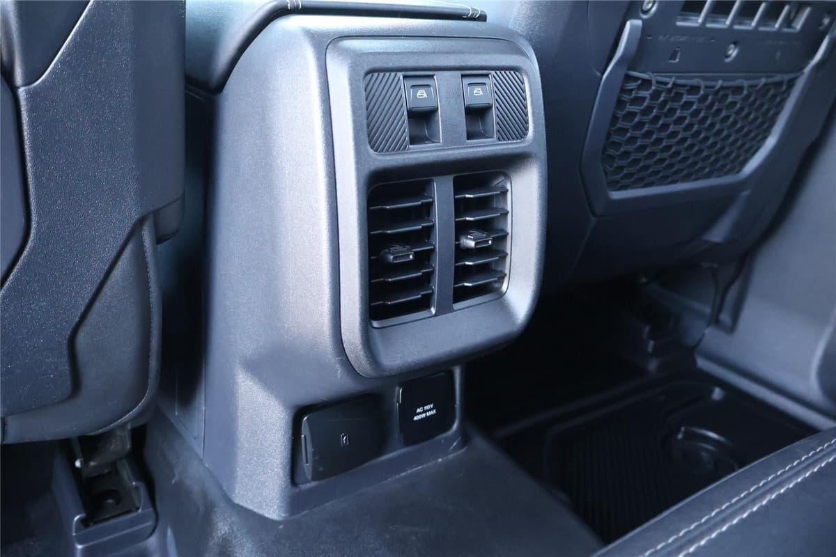 2025 Ford Bronco - Image 31