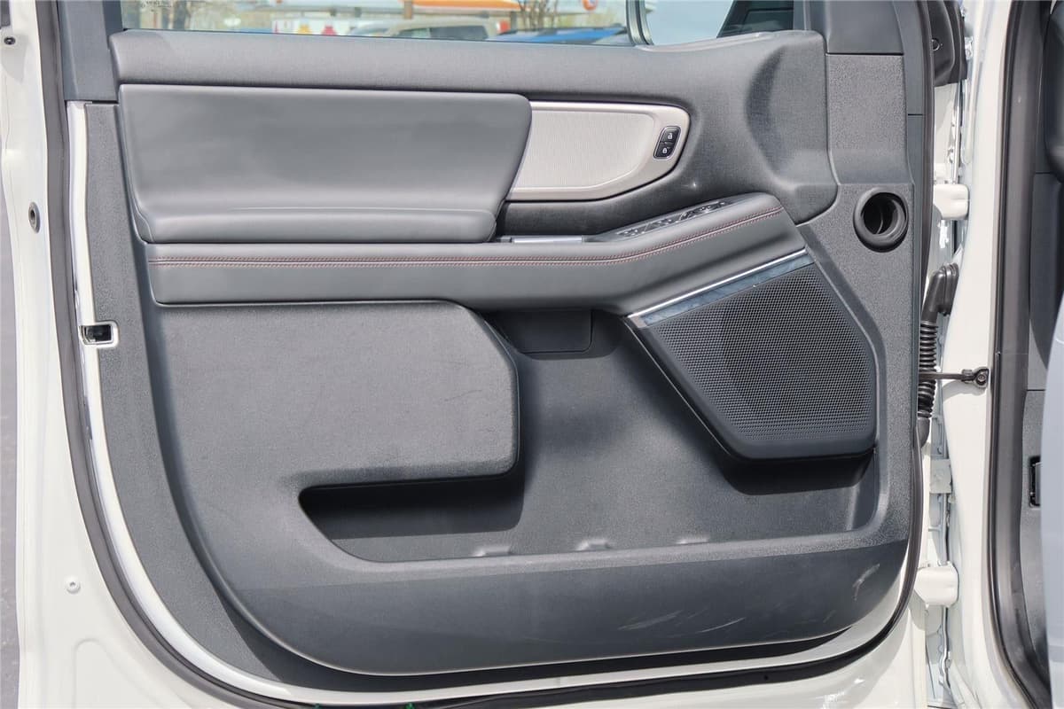 2025 Ford Expedition - Image 10