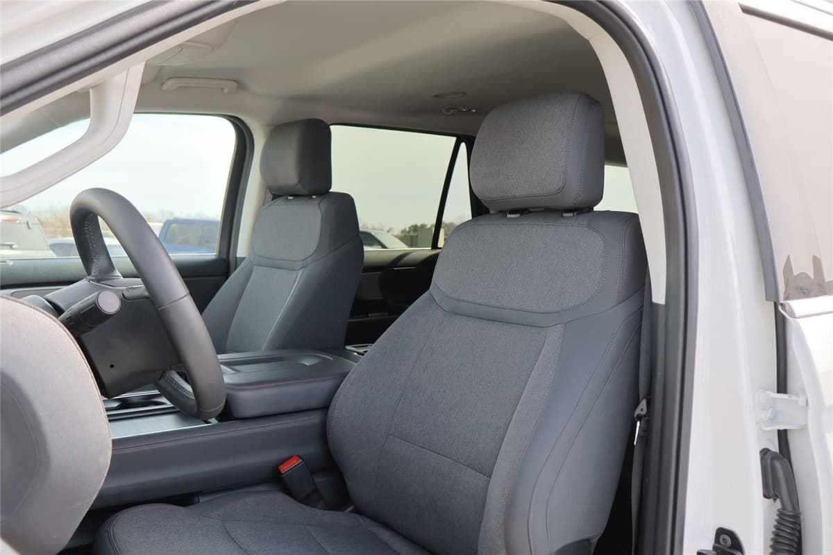 2025 Ford Expedition - Image 12