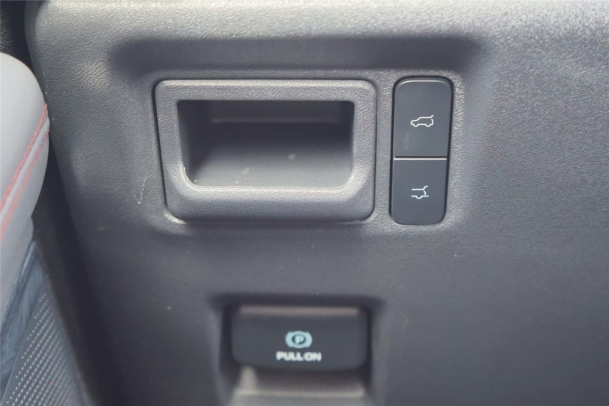 2025 Ford Expedition - Image 16