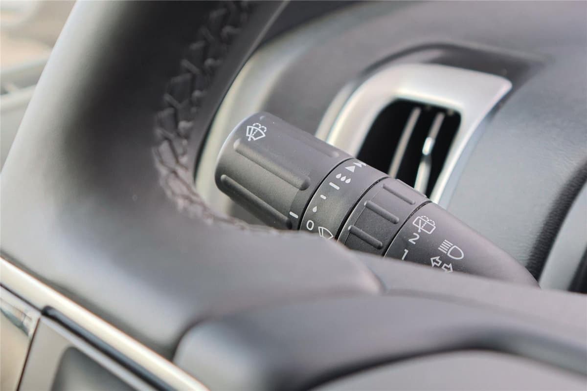 2025 Ford Expedition - Image 17