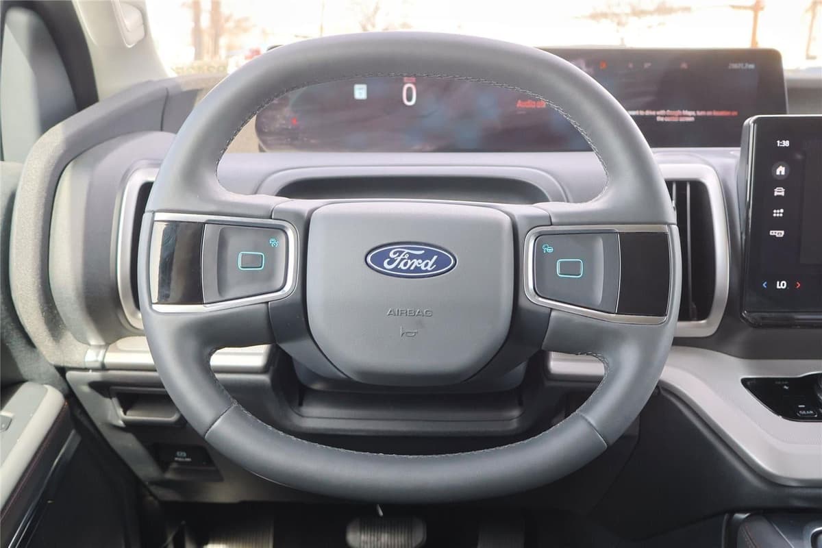 2025 Ford Expedition - Image 18