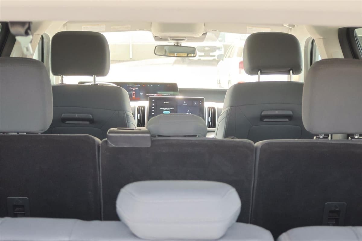 2025 Ford Expedition - Image 25