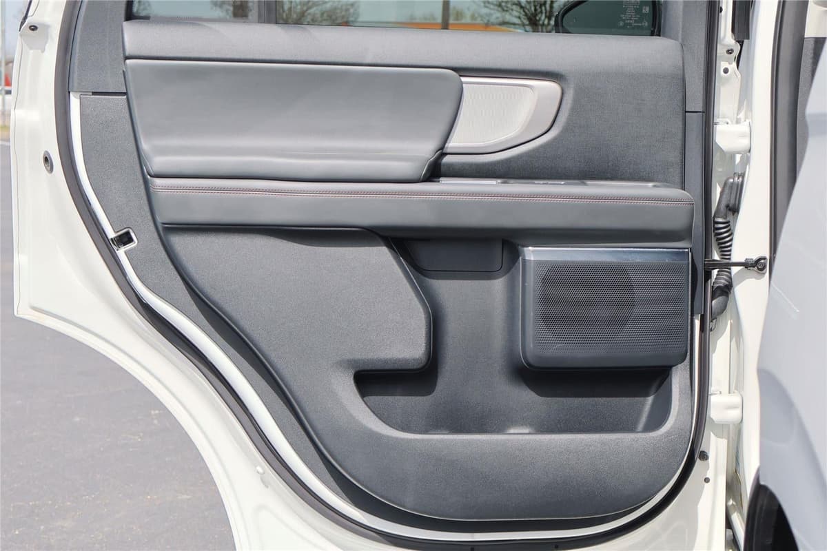 2025 Ford Expedition - Image 26