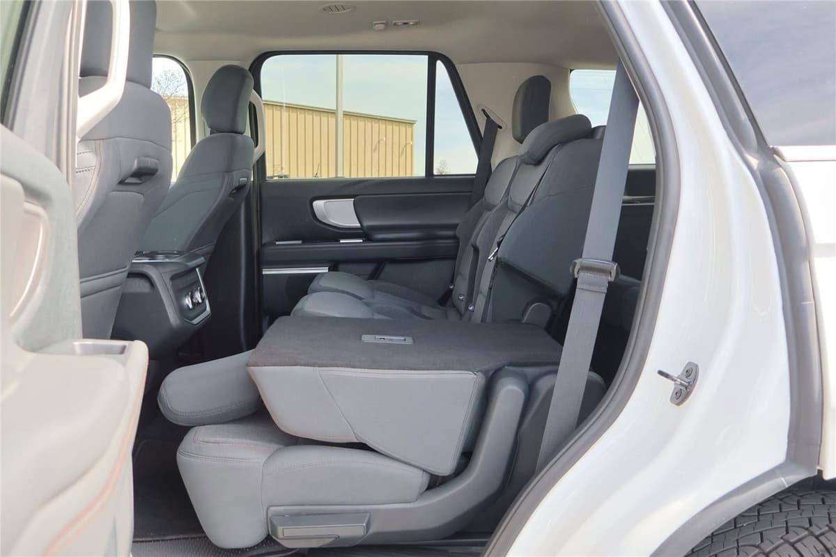 2025 Ford Expedition - Image 28