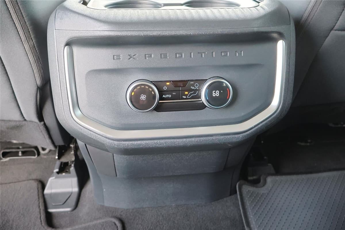 2025 Ford Expedition - Image 31