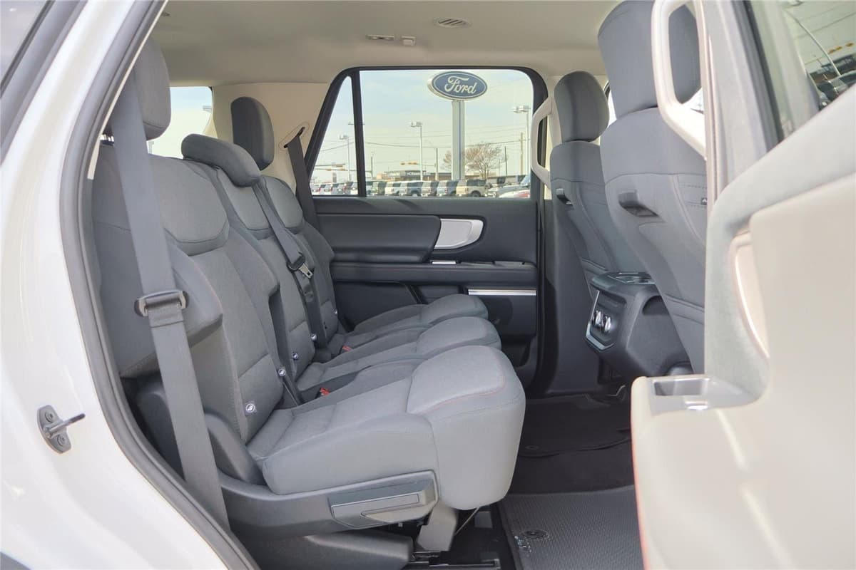 2025 Ford Expedition - Image 33