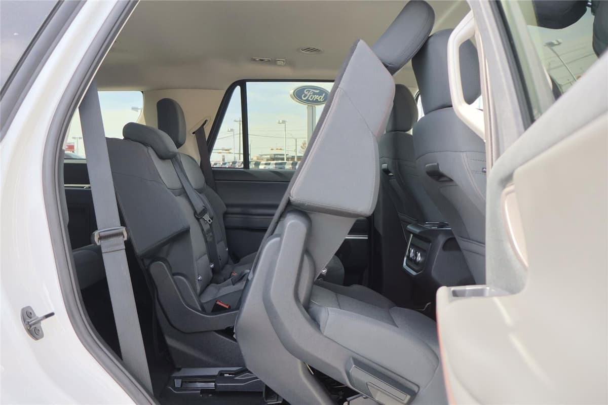 2025 Ford Expedition - Image 35