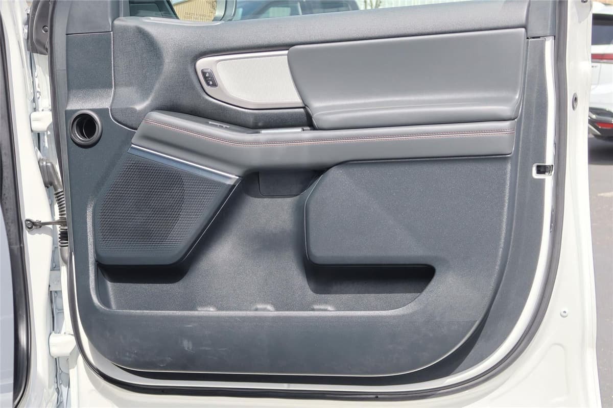 2025 Ford Expedition - Image 37