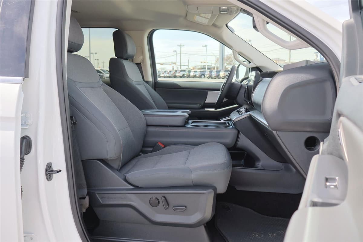 2025 Ford Expedition - Image 38