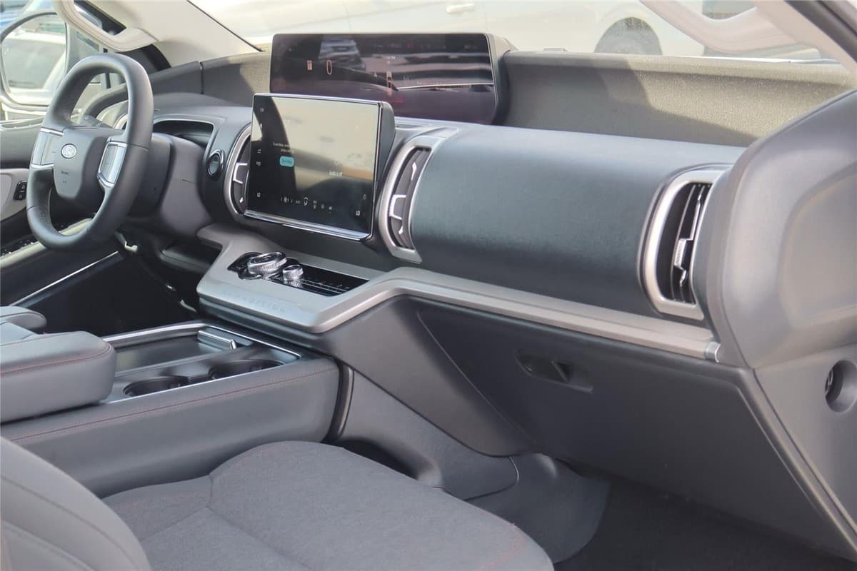 2025 Ford Expedition - Image 39