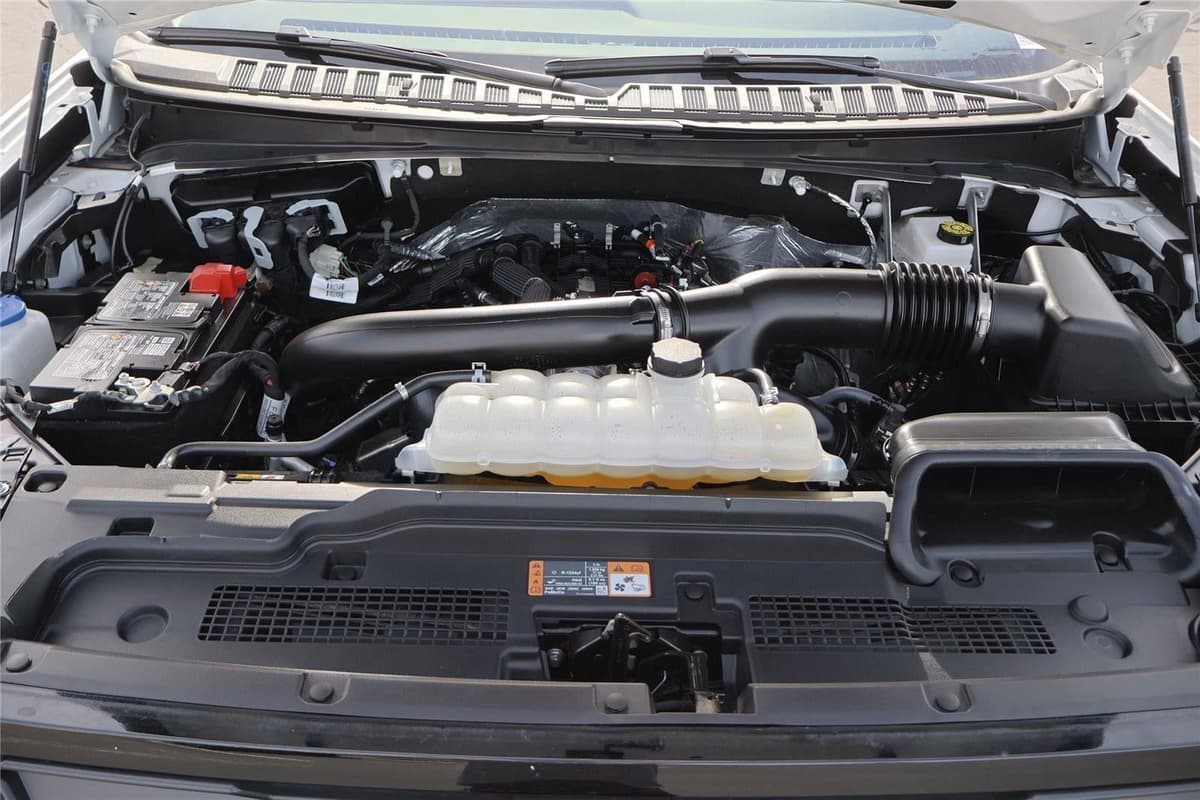 2025 Ford Expedition - Image 40