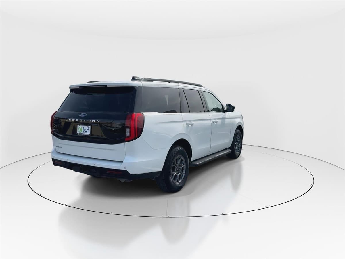 2025 Ford Expedition - Image 8