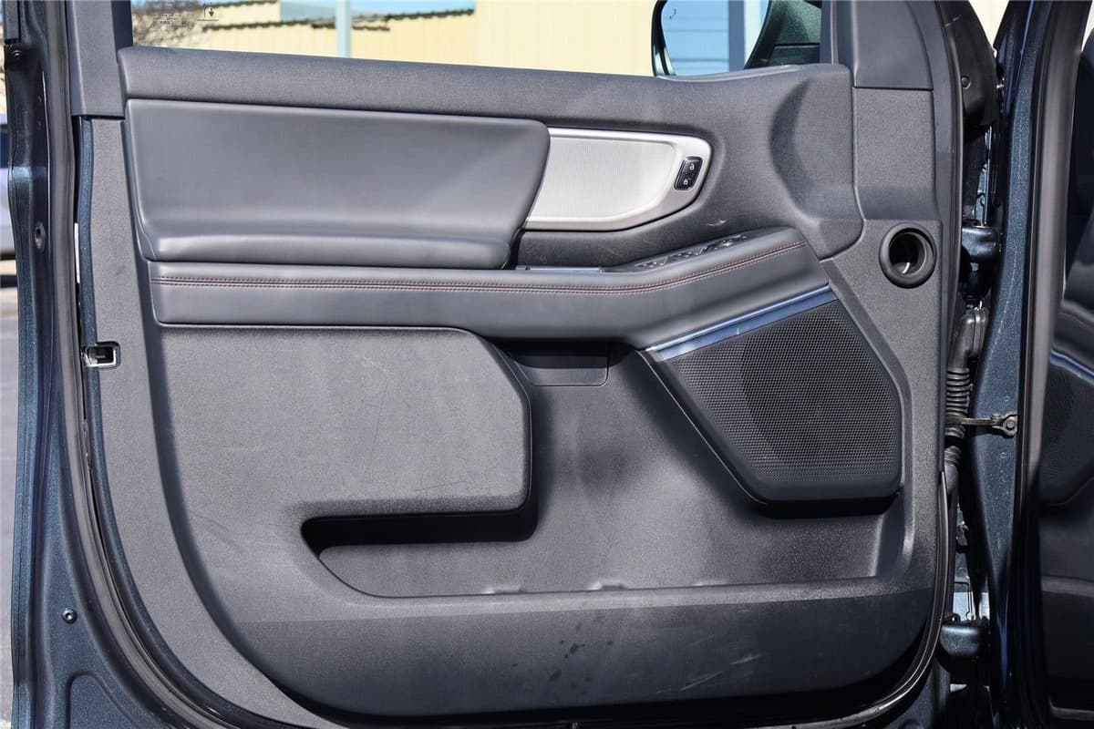 2025 Ford Expedition - Image 11