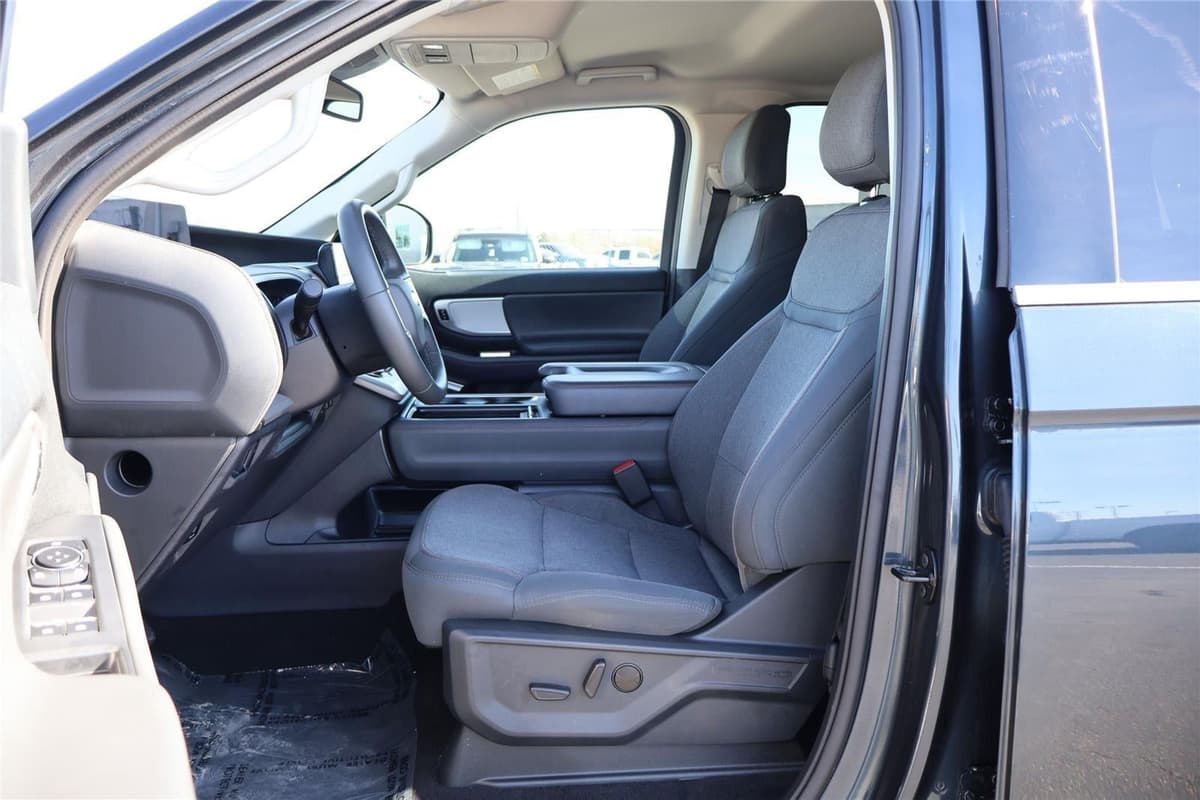 2025 Ford Expedition - Image 12