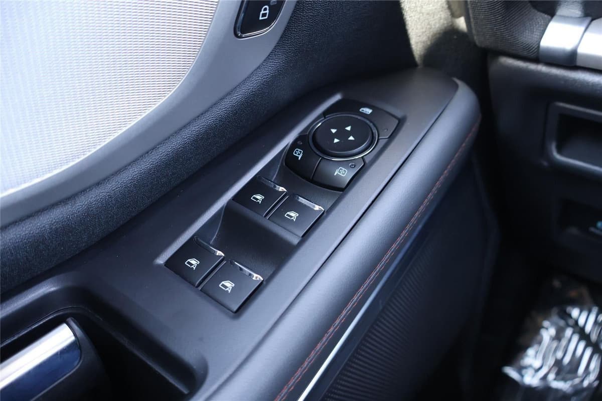 2025 Ford Expedition - Image 17