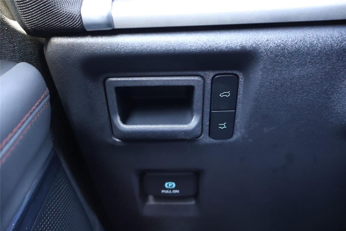 2025 Ford Expedition - Image 18