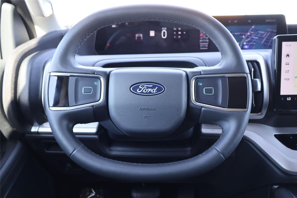 2025 Ford Expedition - Image 19