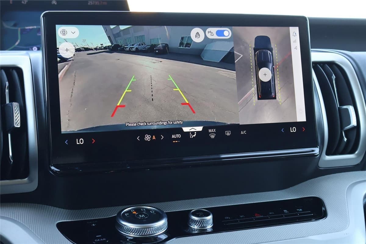 2025 Ford Expedition - Image 22