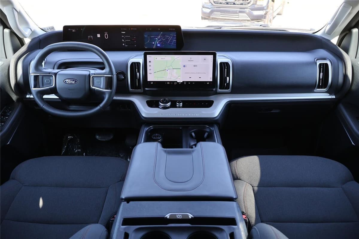 2025 Ford Expedition - Image 24