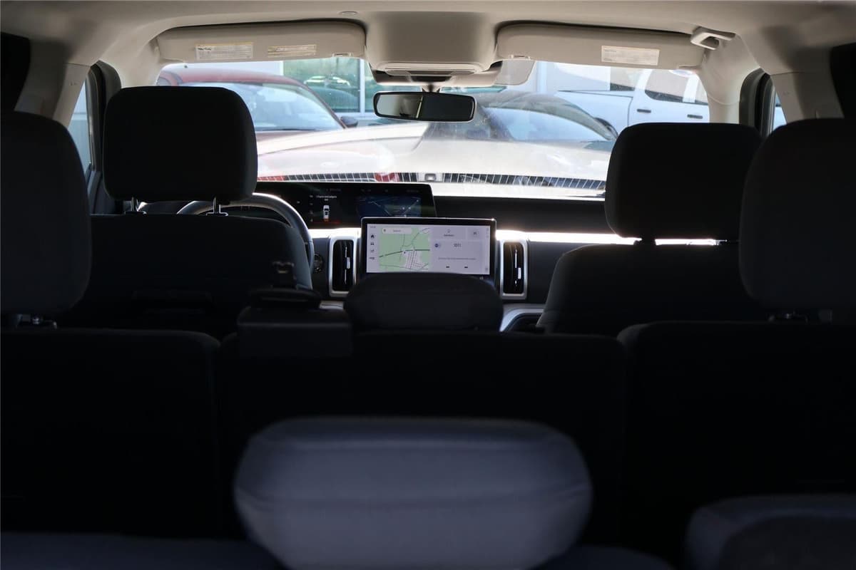 2025 Ford Expedition - Image 27