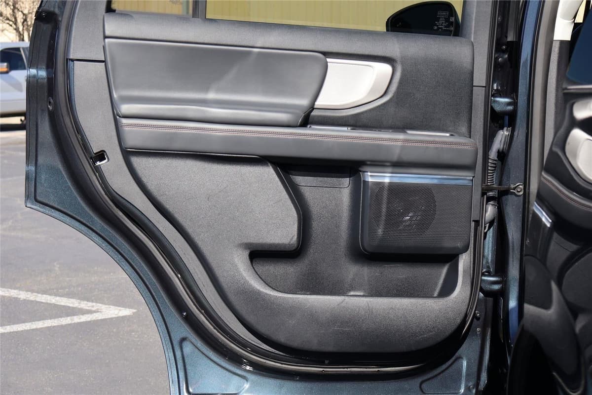 2025 Ford Expedition - Image 28