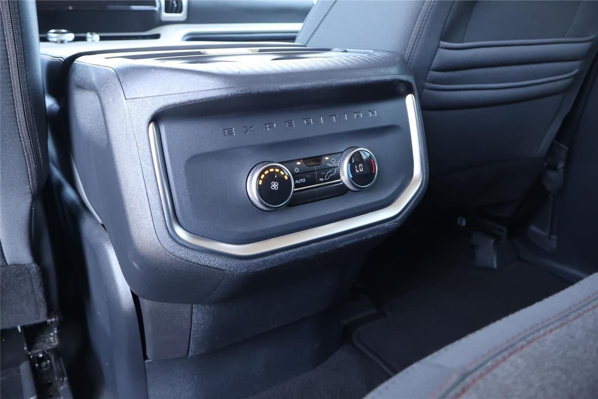 2025 Ford Expedition - Image 33