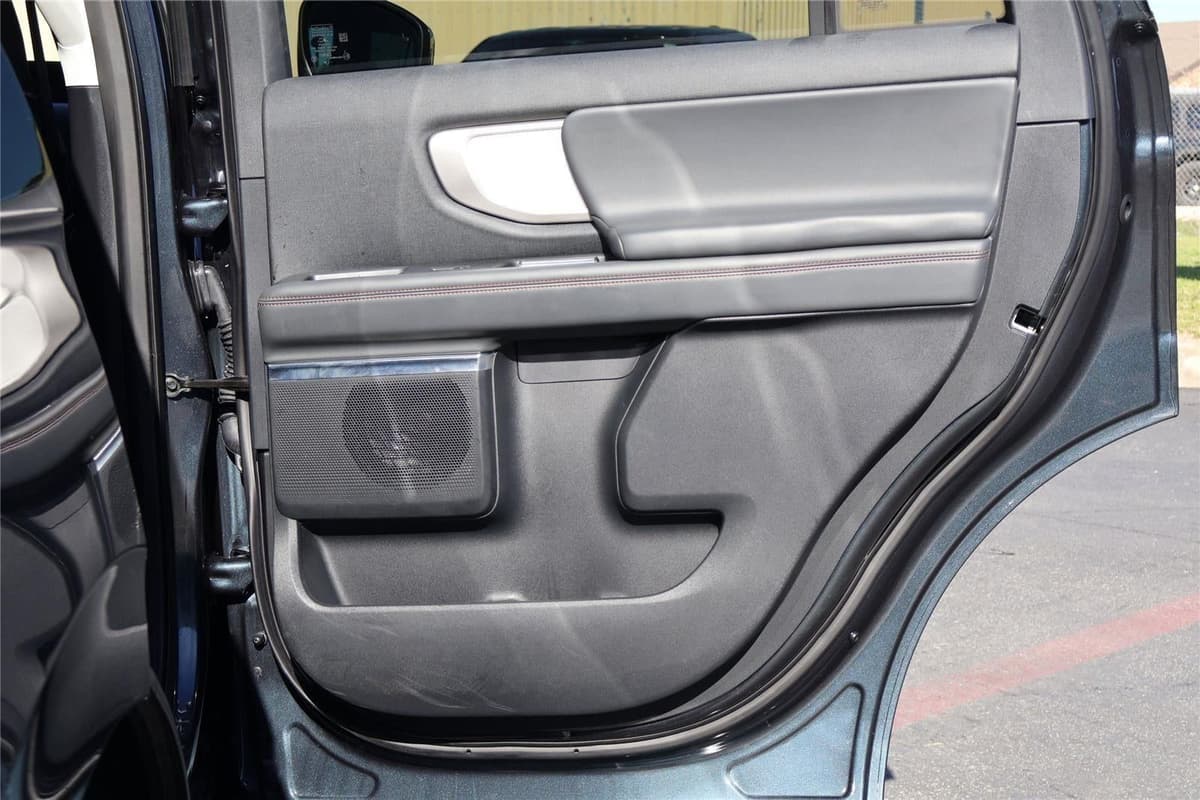 2025 Ford Expedition - Image 35