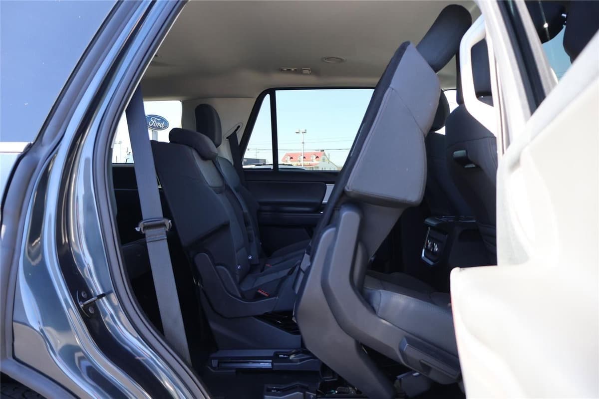 2025 Ford Expedition - Image 38