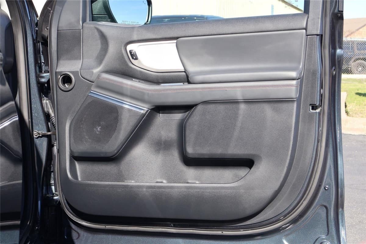 2025 Ford Expedition - Image 40