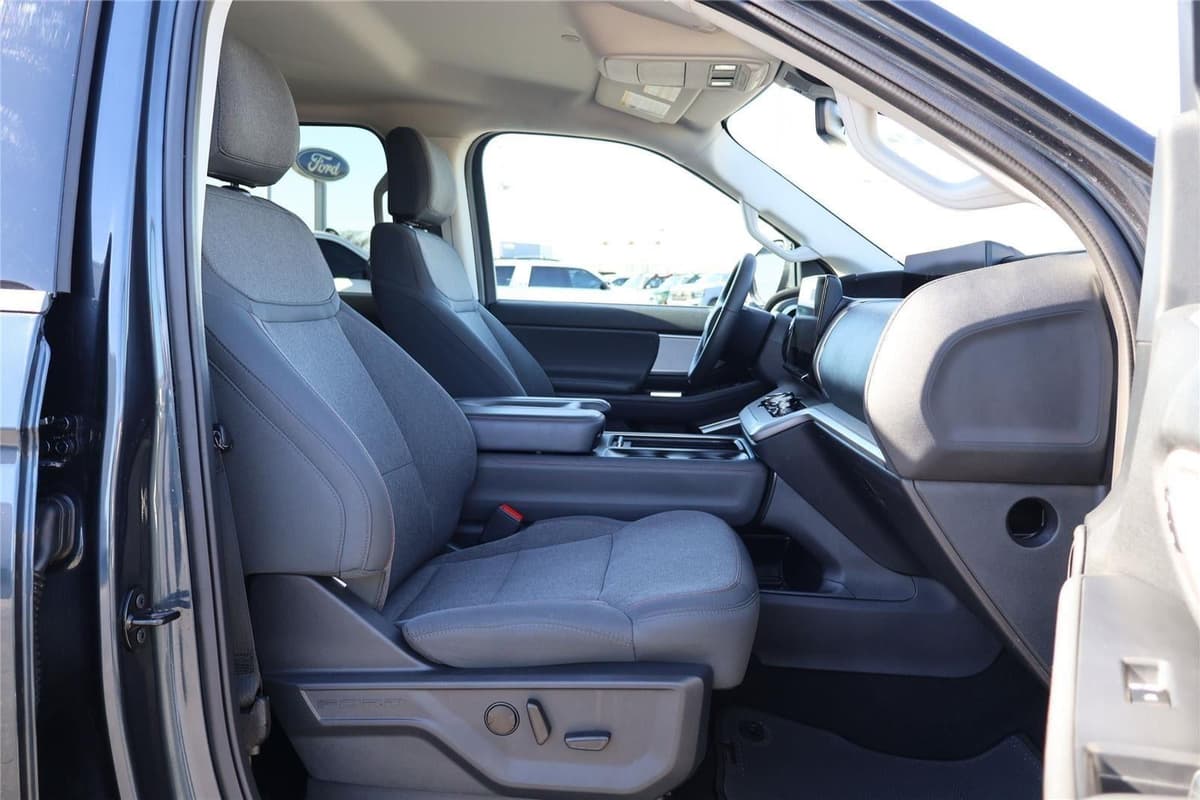 2025 Ford Expedition - Image 41