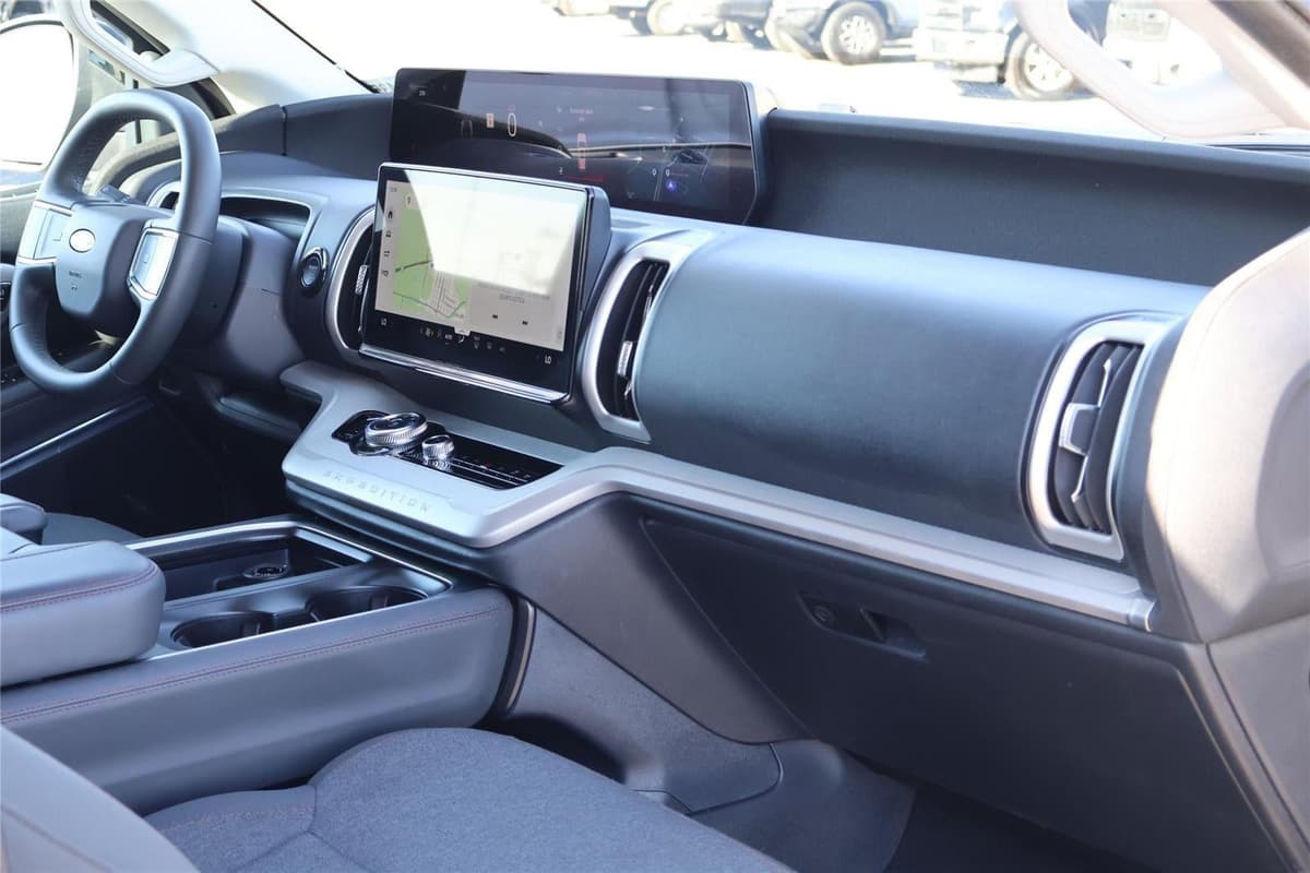 2025 Ford Expedition - Image 42