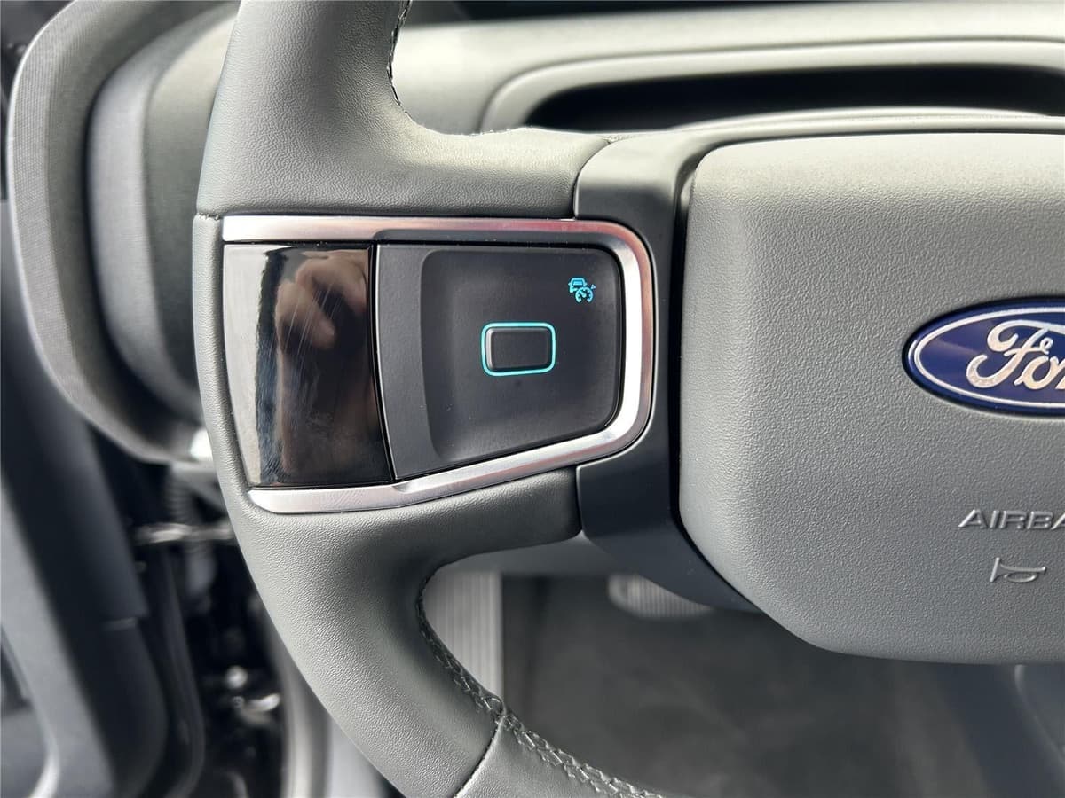 2025 Ford Expedition - Image 13