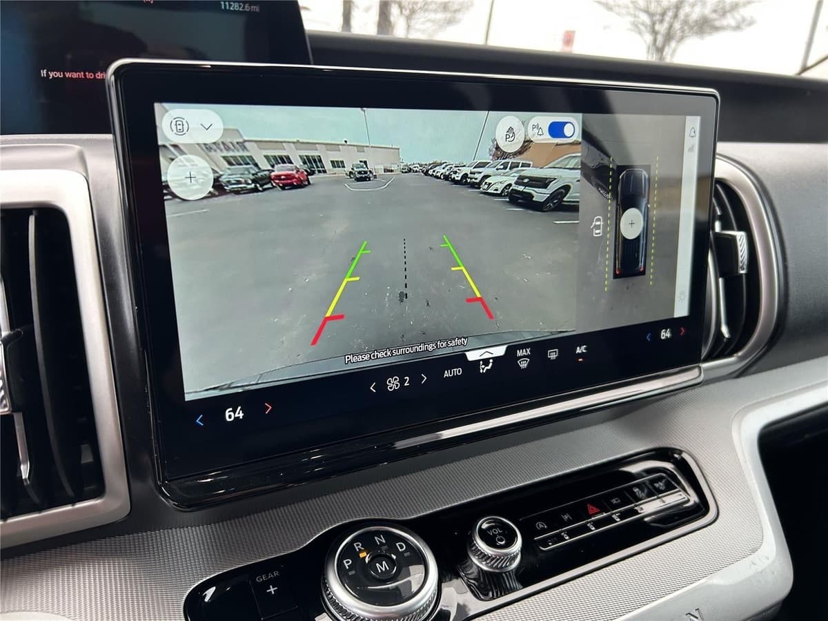 2025 Ford Expedition - Image 17