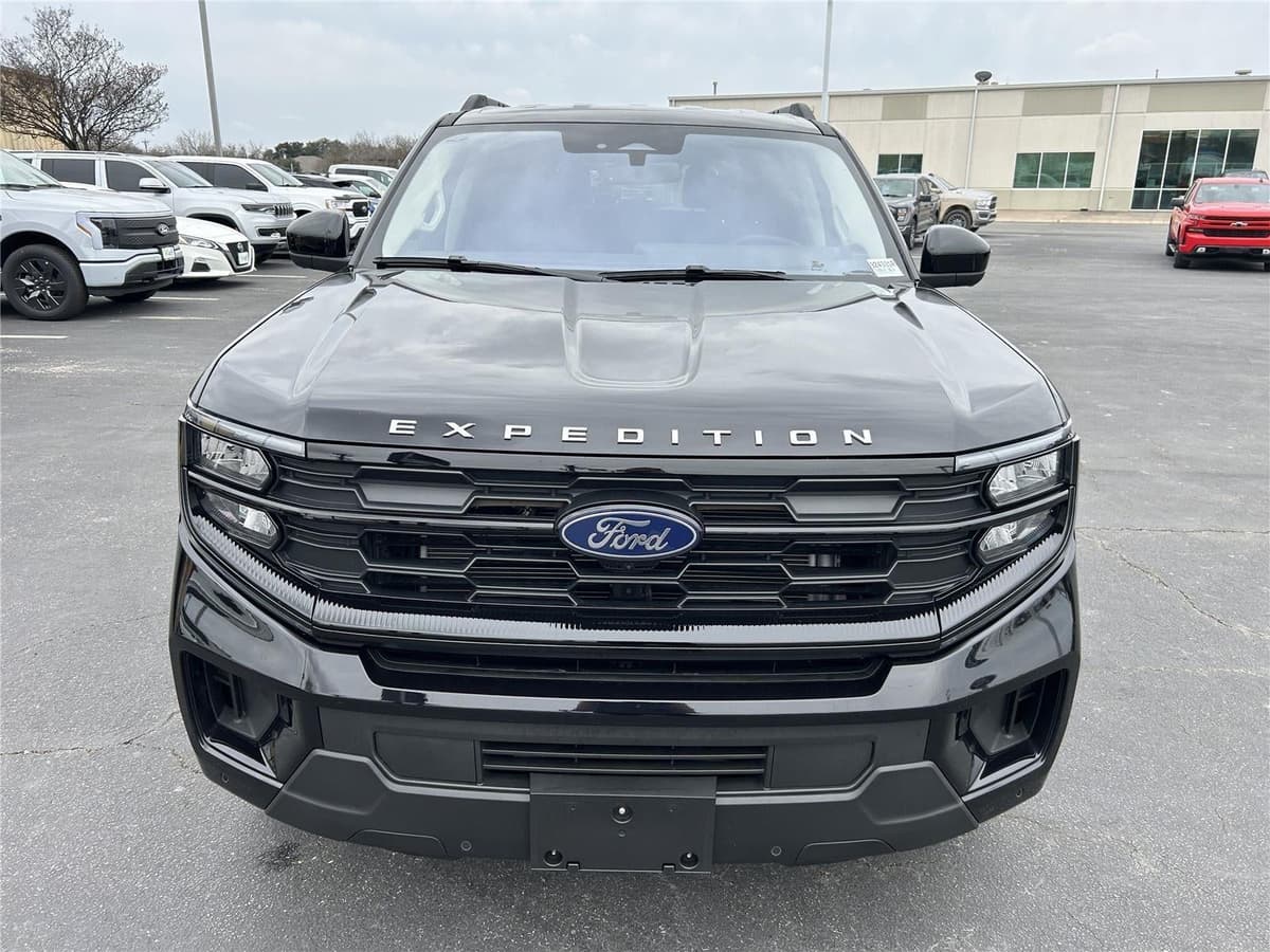 2025 Ford Expedition - Image 2