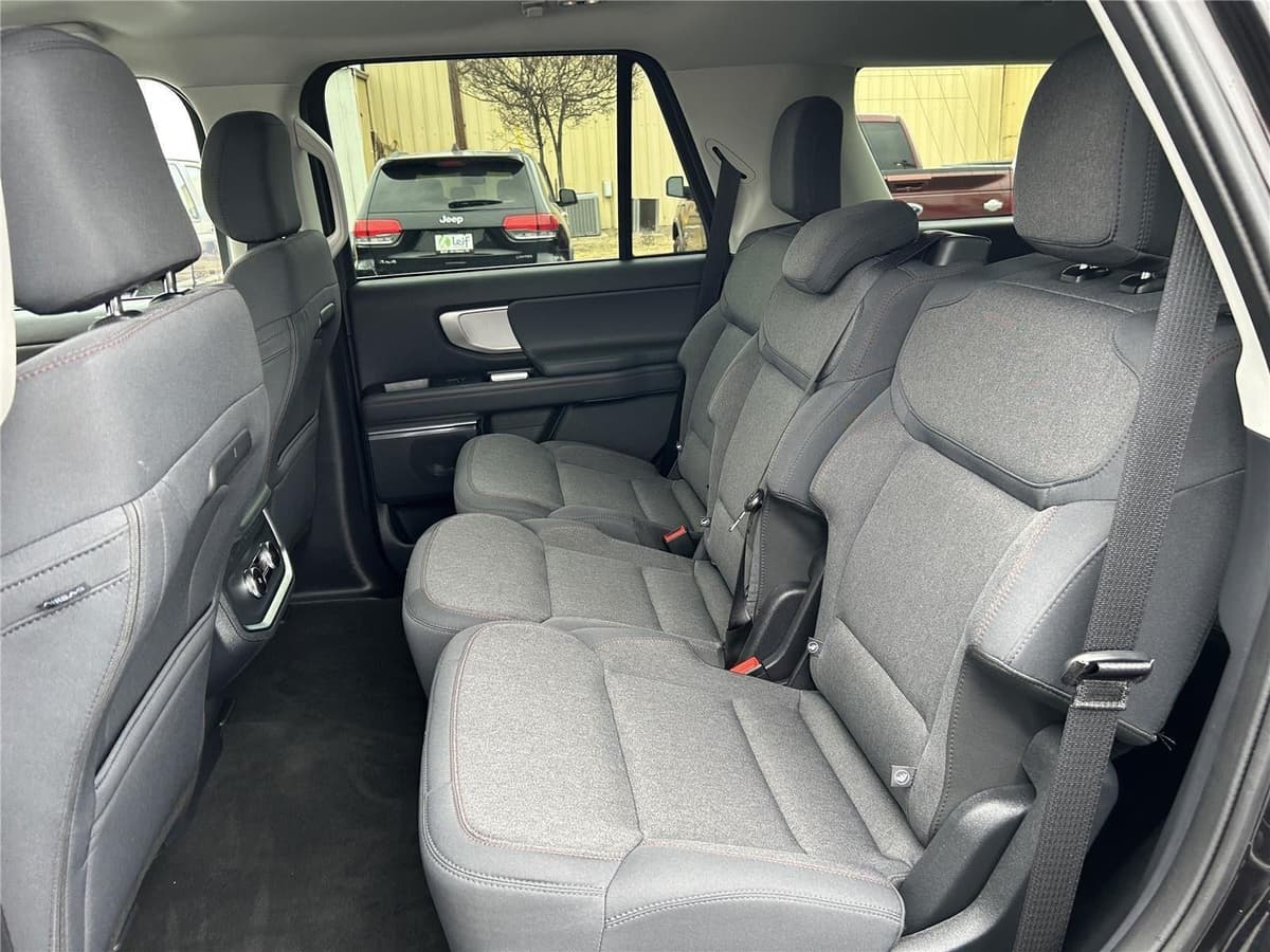 2025 Ford Expedition - Image 21