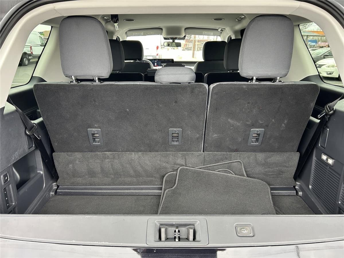 2025 Ford Expedition - Image 24