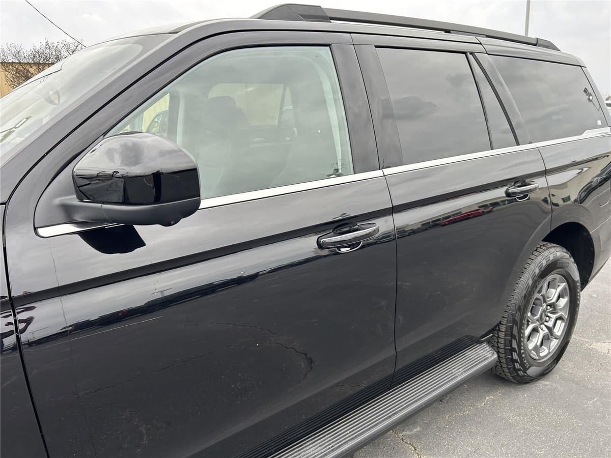 2025 Ford Expedition - Image 28