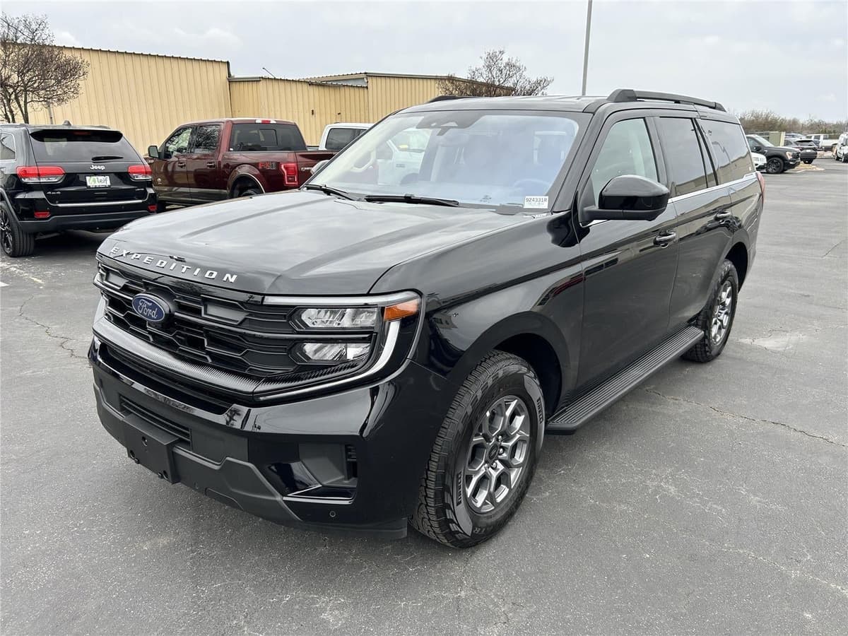 2025 Ford Expedition - Image 3