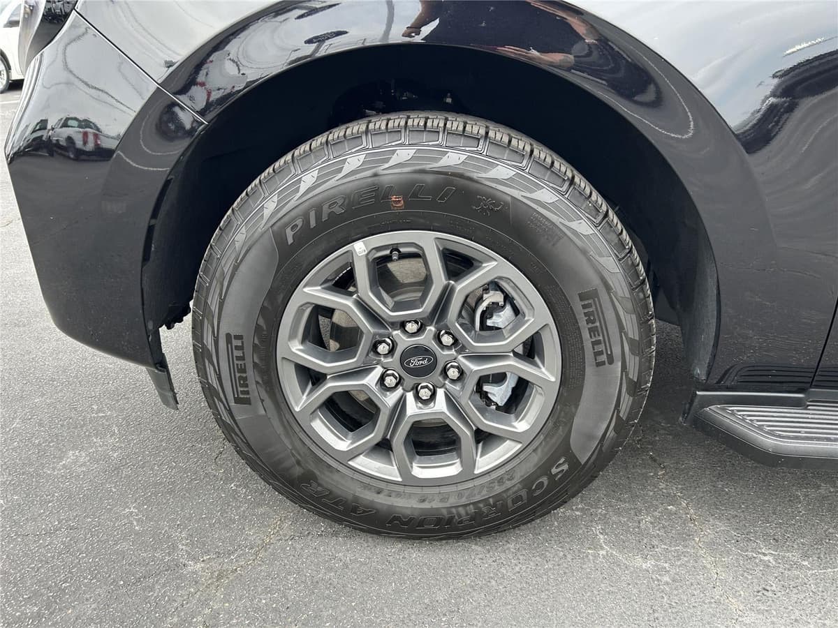 2025 Ford Expedition - Image 4