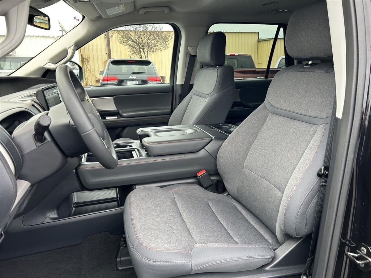 2025 Ford Expedition - Image 6