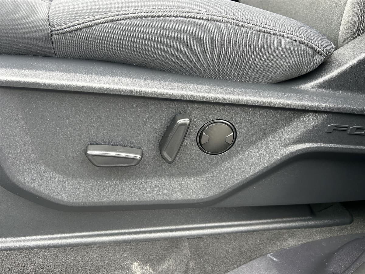 2025 Ford Expedition - Image 8