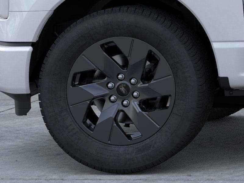 2025 Ford F-150 Lightning - Image 19