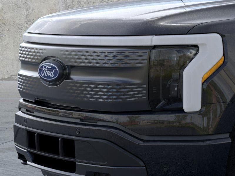 2025 Ford F-150 Lightning - Image 17