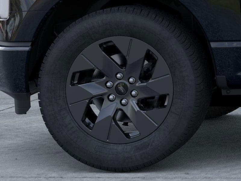 2025 Ford F-150 Lightning - Image 19