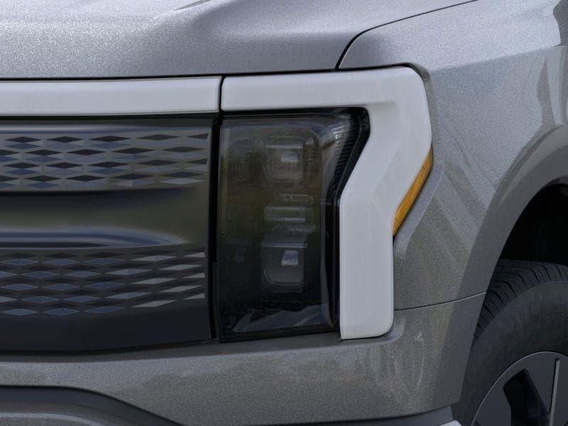 2025 Ford F-150 Lightning - Image 18