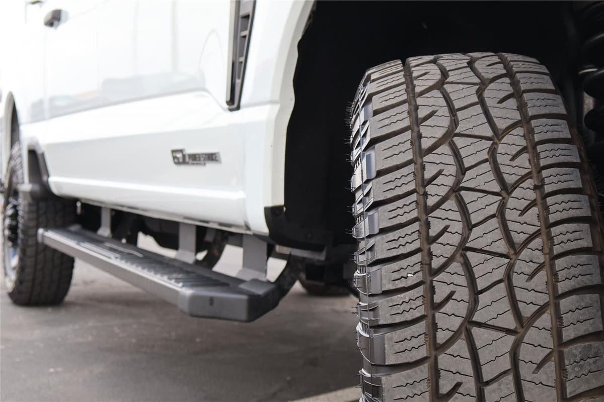 2025 Ford Super Duty F-250 - Image 11